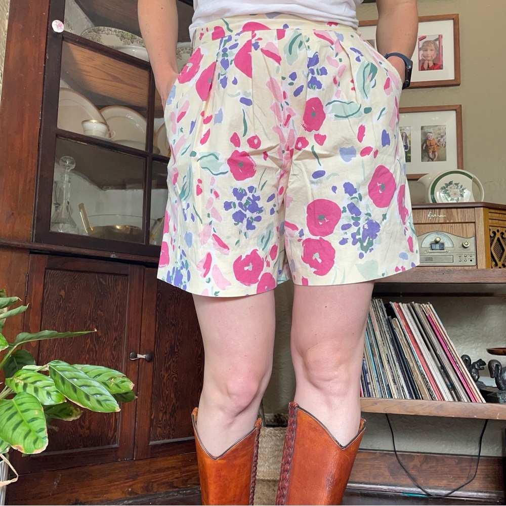 80s vintage Laura Ashley floral pleated shorts high rise pastel 80s print